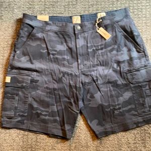 2 NWT men’s size 40 cargo shorts. Approx 9.5” inseam